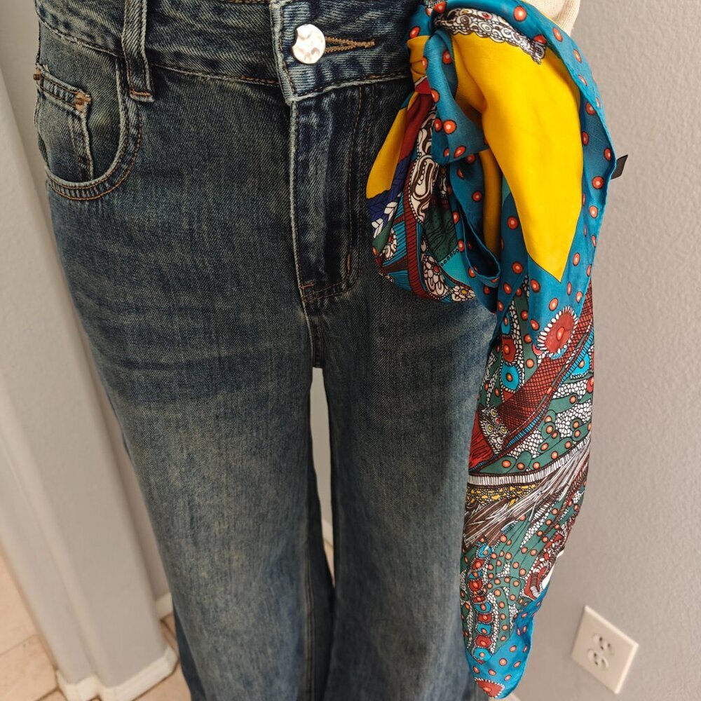 Vintage-style wide leg denim jeans, made of 95% cotton